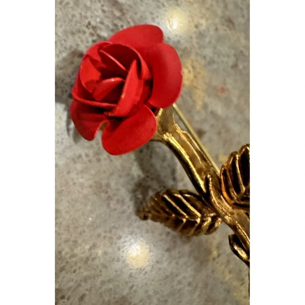 Vintage Red Rose Flower Brooch Gold Tone Stem Leaf Pin Romantic Floral Jewelry‎